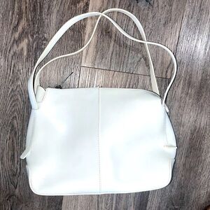 United Colors of Benetton White Leather  Shoulder Bag with Structured Design